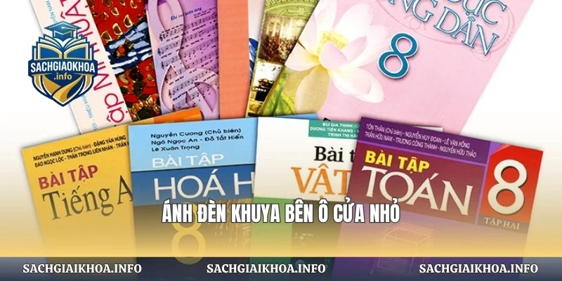 Ánh đèn khuya bên ô cửa nhỏ