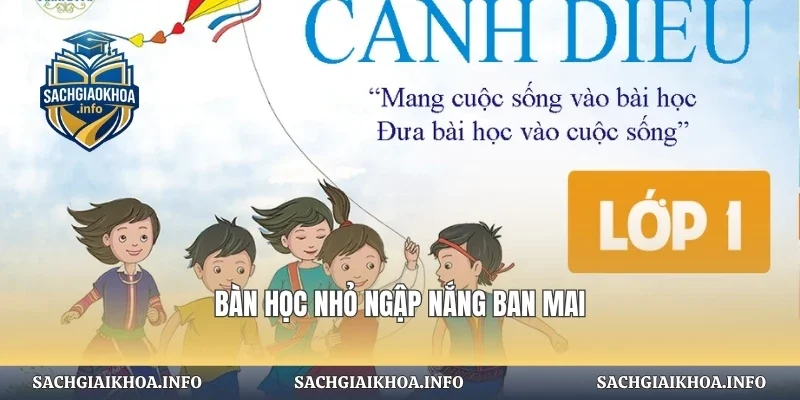 Bàn học nhỏ ngập nắng ban mai