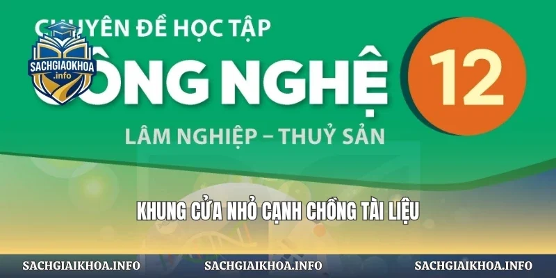 Khung cửa nhỏ cạnh chồng tài liệu