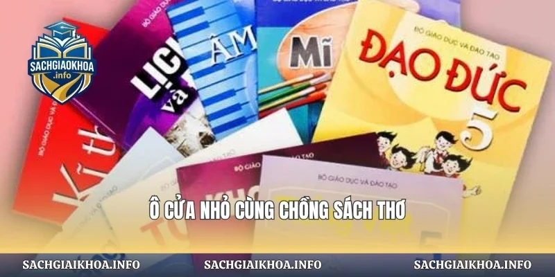 Ô cửa nhỏ cùng chồng sách thơ